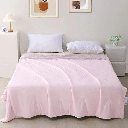 Ultra-soft, machine-washable cooling quilt made with breathable ice silk fabric for year-round comfort