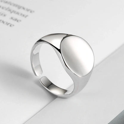 Adjustable Oval Fashion Ring with unique temperature prompt feature, available in platinum and gold