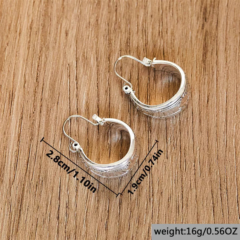 Vintage carved pattern earrings in silver alloy with geometric design