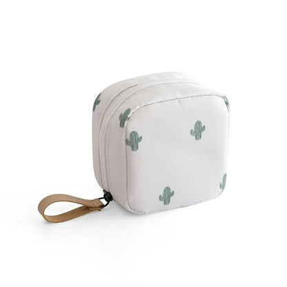Cube-shaped makeup storage bag in cloth material with 15cm dimensions