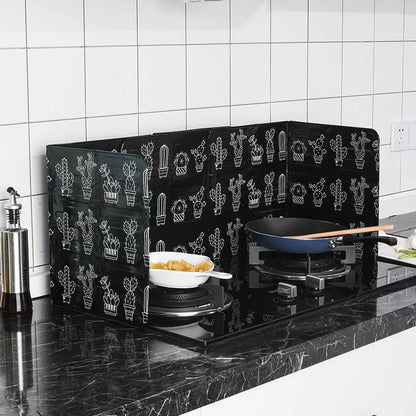 Kitchen oil splatter screen made of aluminum foil, foldable design, heat and oil proof