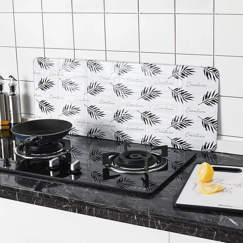 Kitchen oil splatter screen made of aluminum foil, foldable design, heat and oil proof