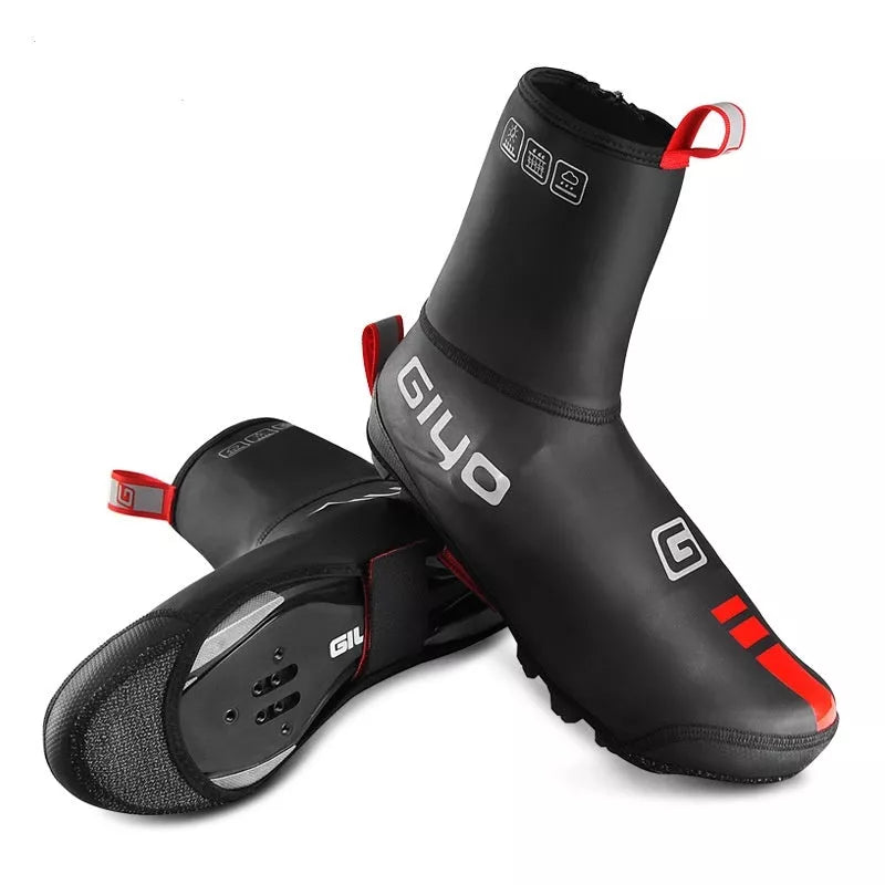 Giyo Cycling Waterproof Shoe Covers in Black, size XL, on a bicycle pedal