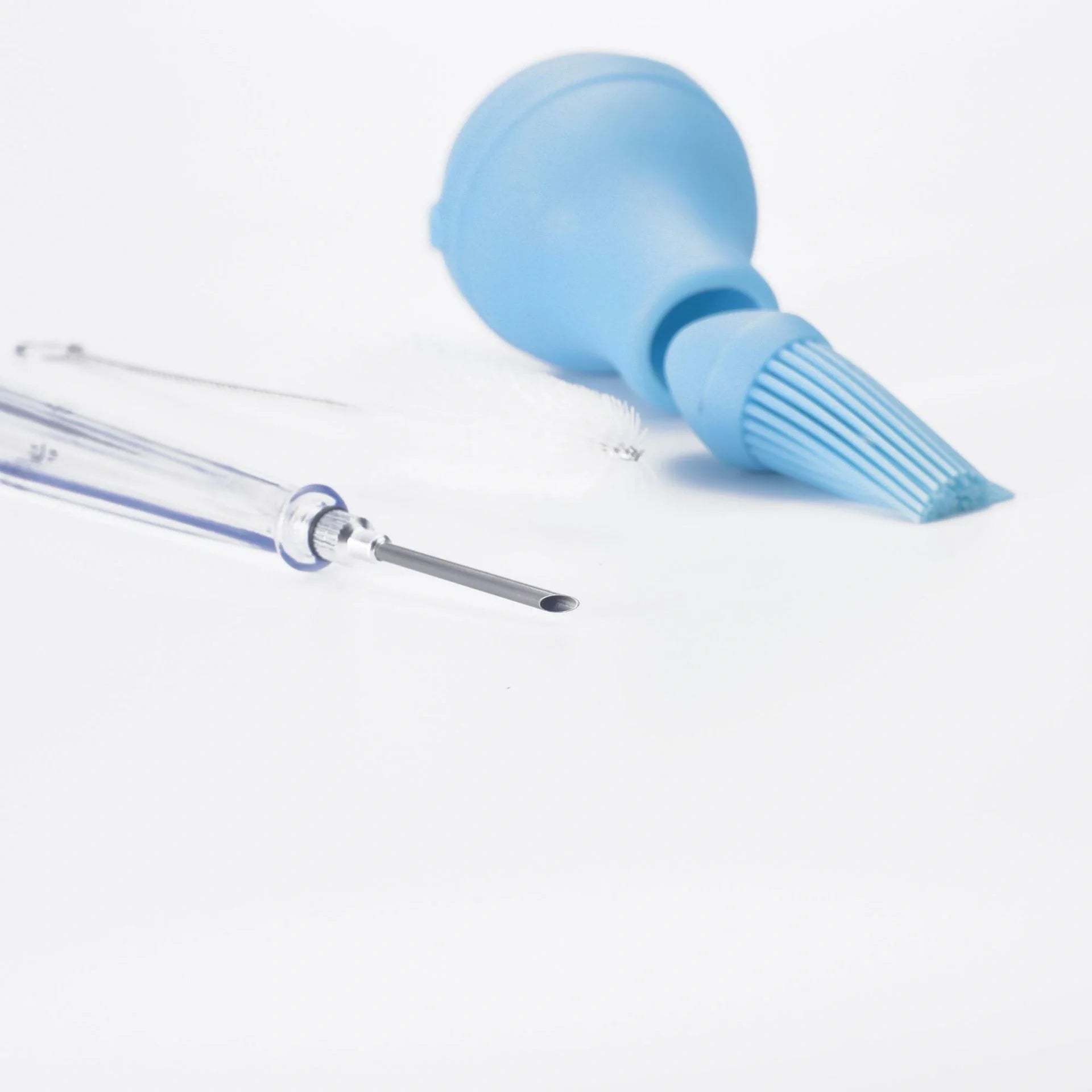 Drip oil seasoning tube with cleaning brush, 6.4X31.5cm, available in blue, green, and red