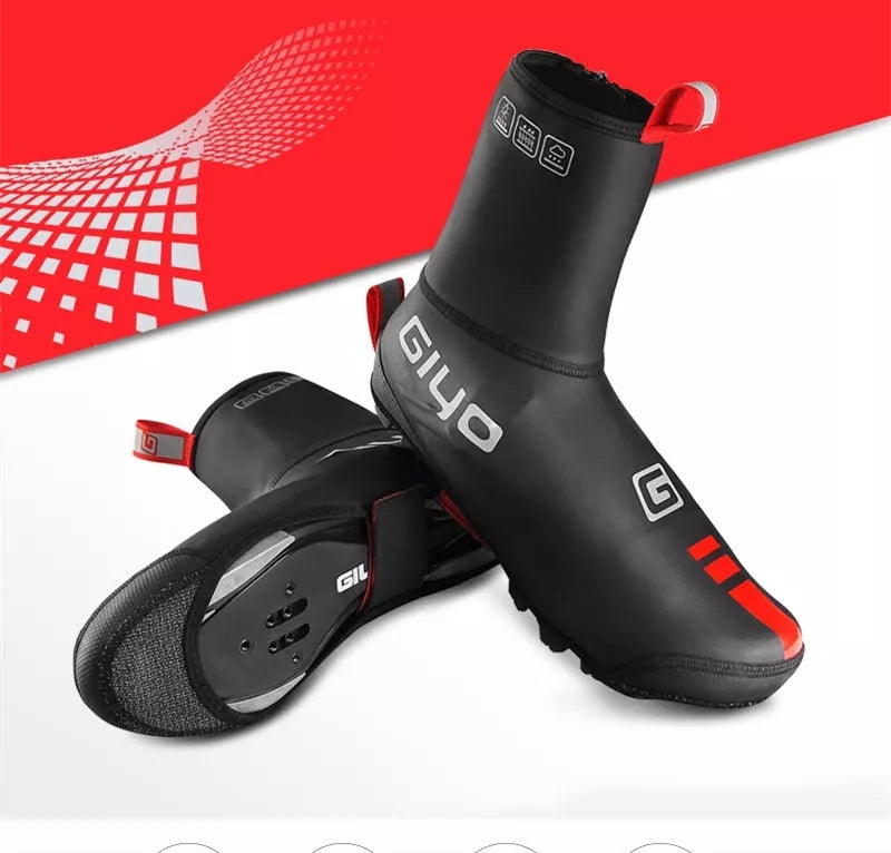 Giyo Cycling Waterproof Shoe Covers in Black, size XL, on a bicycle pedal