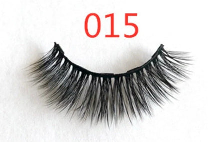 Magnetic false eyelashes for a voluminous, natural look without glue.