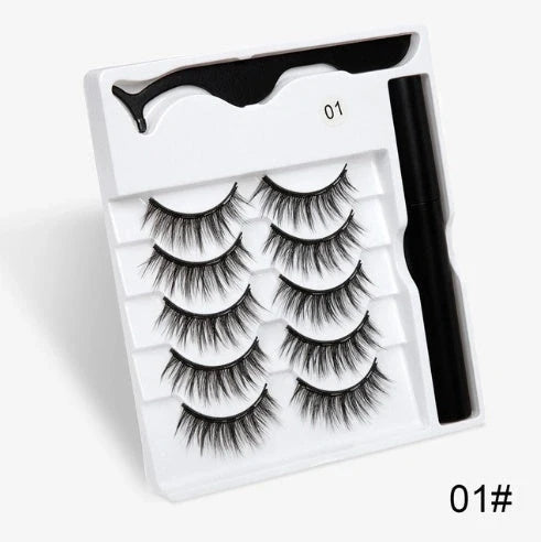 Magnetic false eyelashes for a voluminous, natural look without glue.