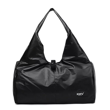 One shoulder yoga bag in black with zipper pockets, 20-35L capacity