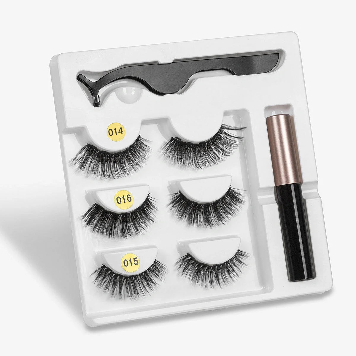 Magnetic false eyelashes for a voluminous, natural look without glue.