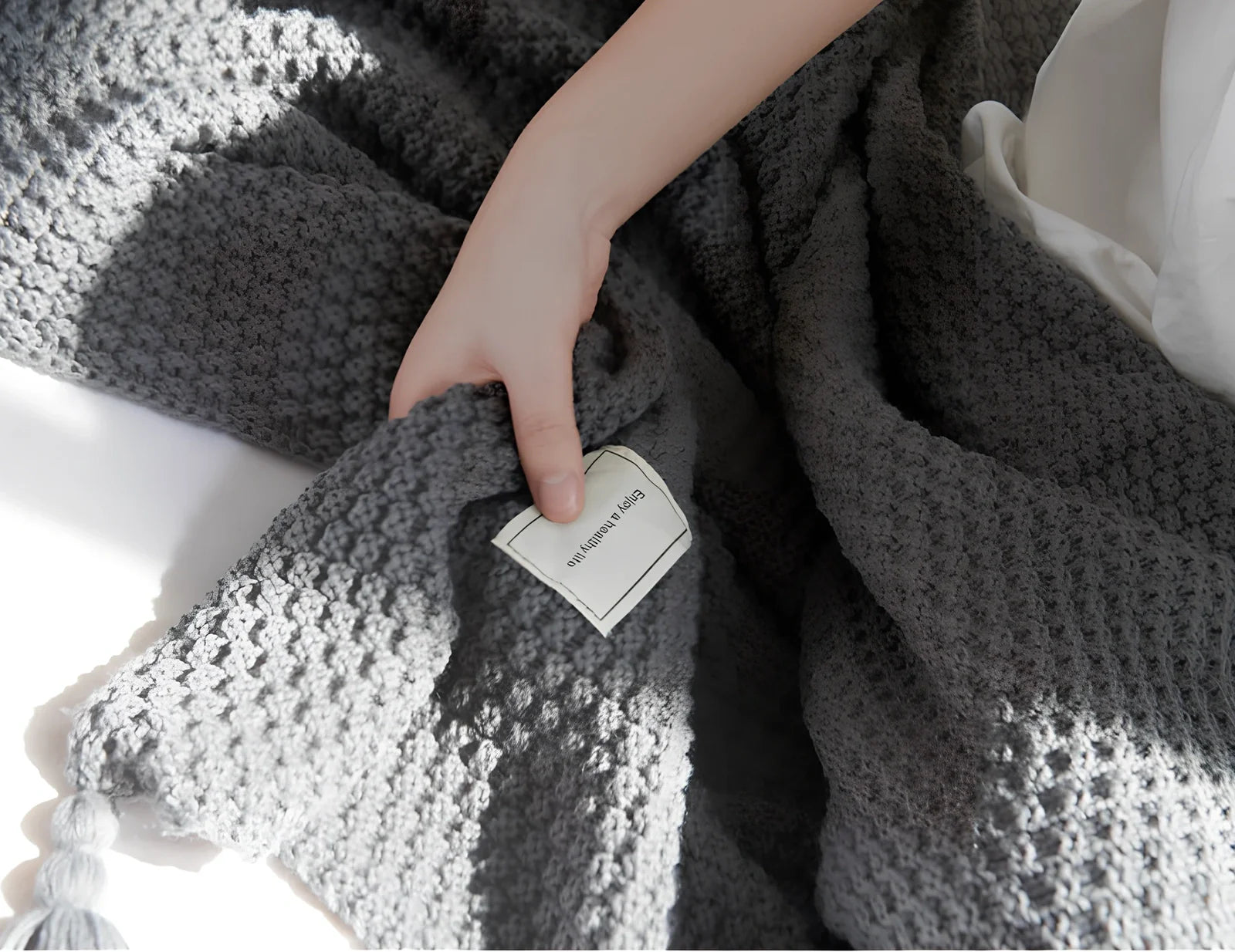 Dark gray fringed acrylic knitting blanket 130cm x 170cm with plain weave and moisture-wicking fibres