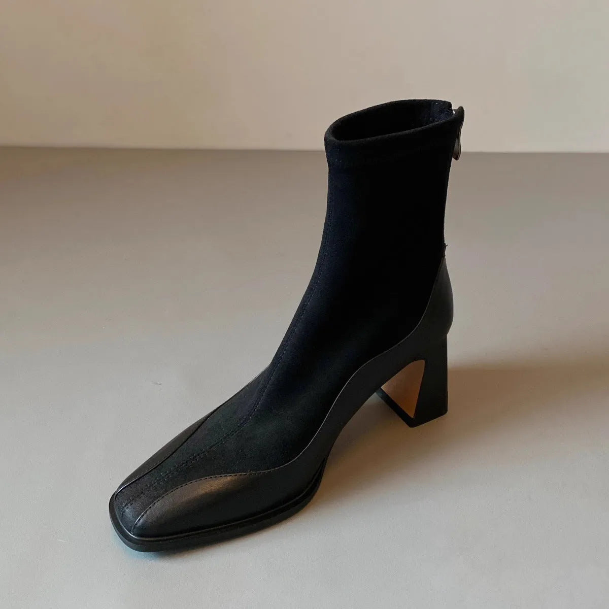 Women's retro suede short boots with chunky 6-8cm heel, square toe, back zipper, in brown or black