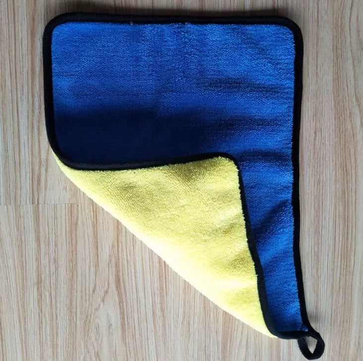 Two-color double-sided car wash towel for scratch-free cleaning, available in multiple sizes