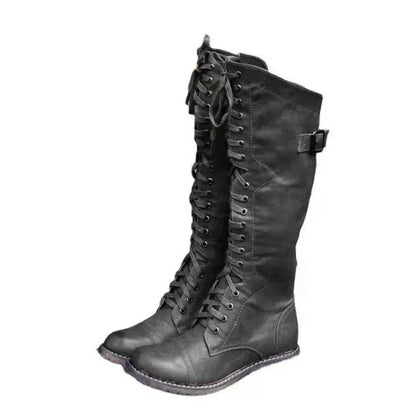 Chunky heel casual boot in black with round toe and cotton lining, low 1-3cm heel