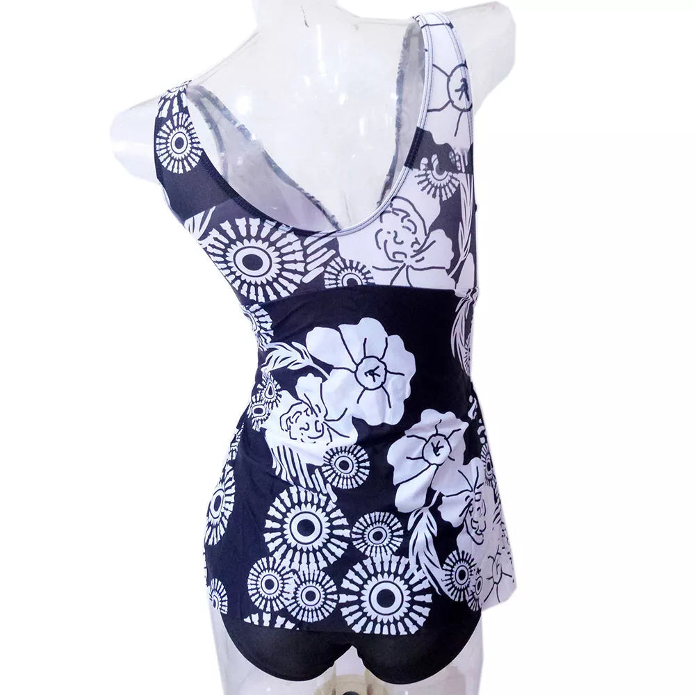 Plus-size one-piece swimsuit with printed pattern in black