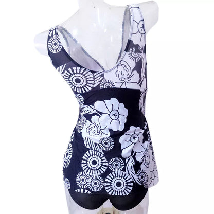 Plus-size one-piece swimsuit with printed pattern in black