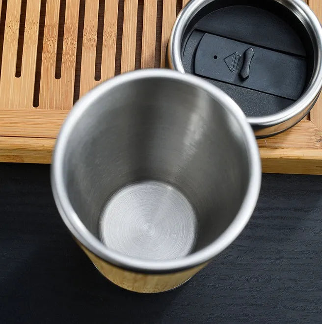 Natural bamboo coffee cup with double wall insulation, 420ml capacity, leak-proof lid and non-slip foam pad base