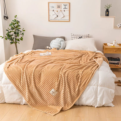 Single layer milk fleece blanket in American plain pattern measuring 200cm x 230cm