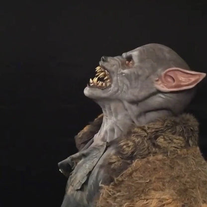 Realistic werewolf costume mask with 360-degree rotation for dynamic Halloween and cosplay performances