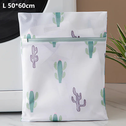 Mesh laundry protection bag with reinforced seams in various sizes from 16cm to 60cm for delicate garment washing