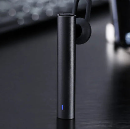 Compact wireless Bluetooth headset in black or white with Bluetooth 4.1 technology