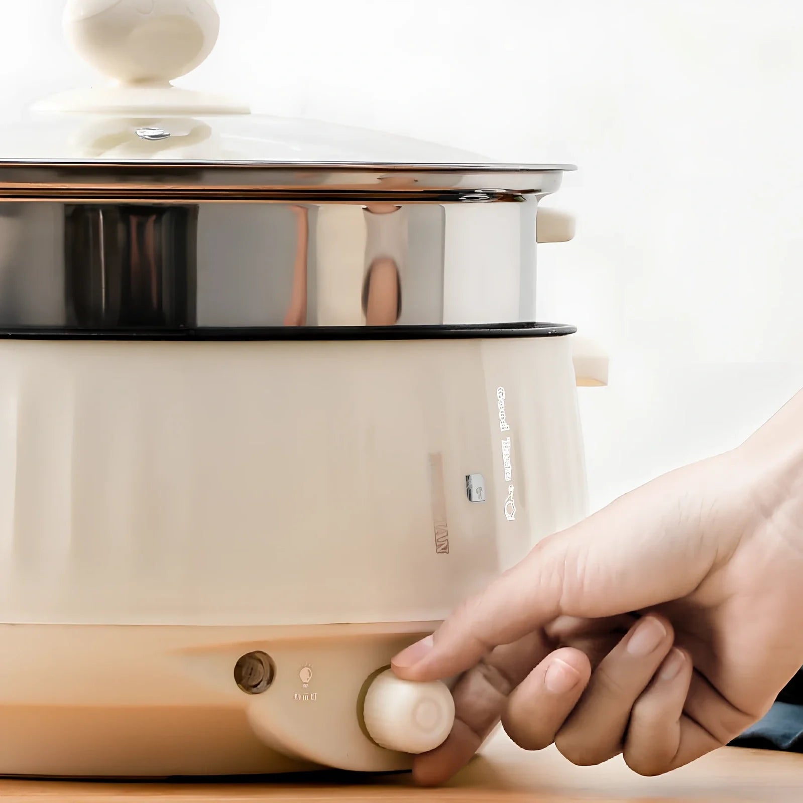 Beige 1.7L electric cooker with 20cm pot and steamer, 400W/800W power for household boiling