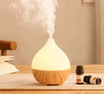 Asakusa wood grain vase-shaped aroma diffuser with 100ml capacity and USB cable.