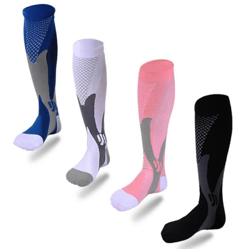 Graduated compression socks for men and women in black, designed for running and flight travel