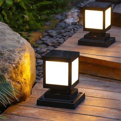 Solar garden lights with LED illumination for outdoor courtyards and landscape lighting