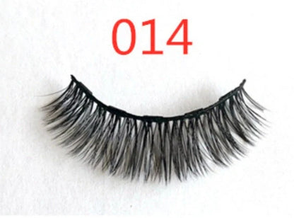 Magnetic false eyelashes for a voluminous, natural look without glue.
