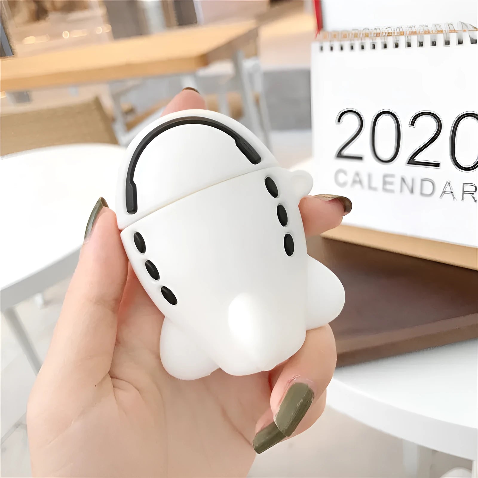 Cartoon airplane design silicone flip case for AirPods 1st and 2nd generation with hook attachment