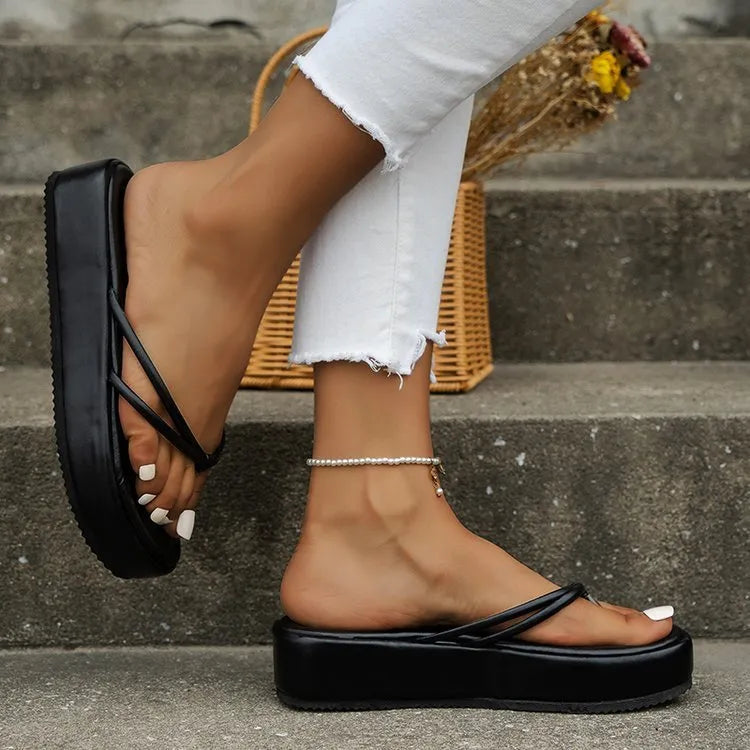 Thick bottom flip-flops in herringbone design with rubber sole, available in multiple colours