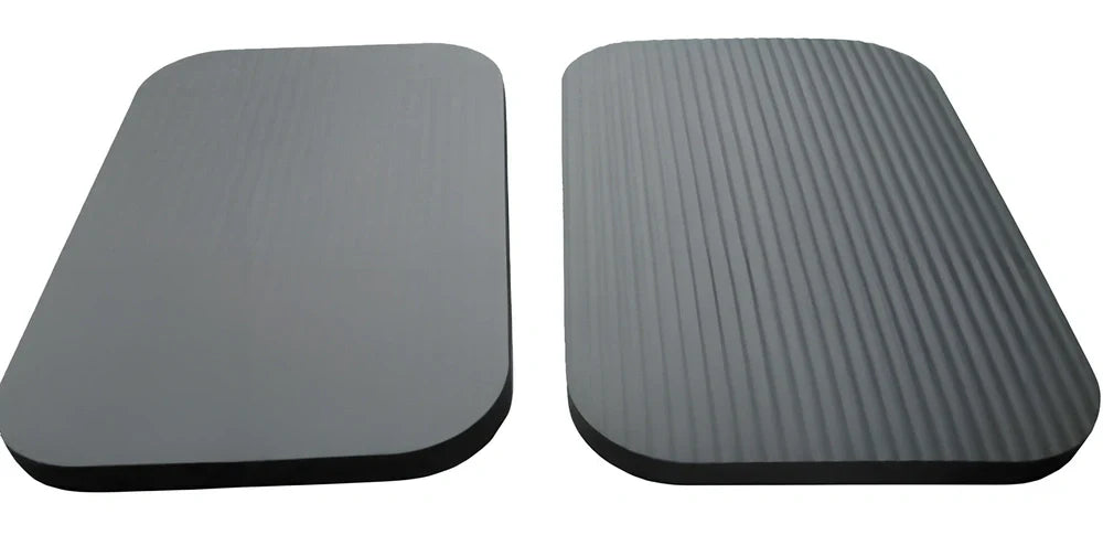 Black yoga knee pad with 15mm high-density foam for abdominal wheel exercises measuring 29x19cm