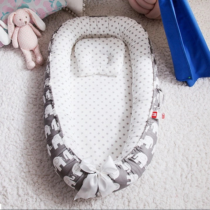 Portable cotton crib bed folded and unfolded showing 97x46cm dimensions and Banana leaf pattern
