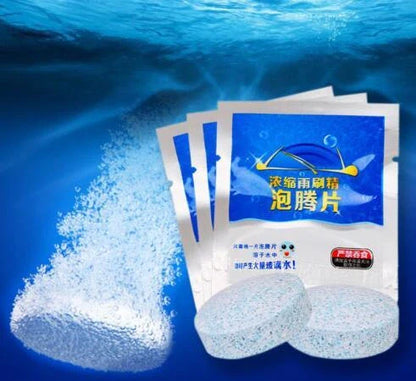 Effervescent spray cleaner bottle for automotive glass cleaning