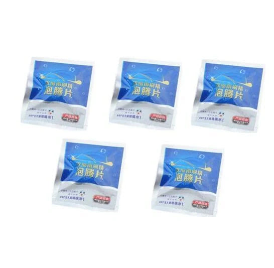 Effervescent spray cleaner bottle for automotive glass cleaning