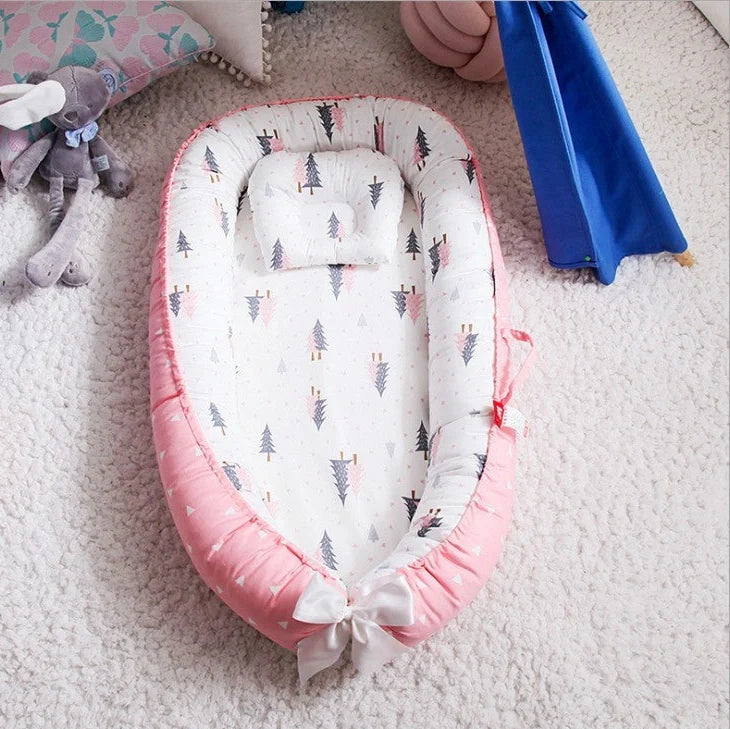 Portable cotton crib bed folded and unfolded showing 97x46cm dimensions and Banana leaf pattern