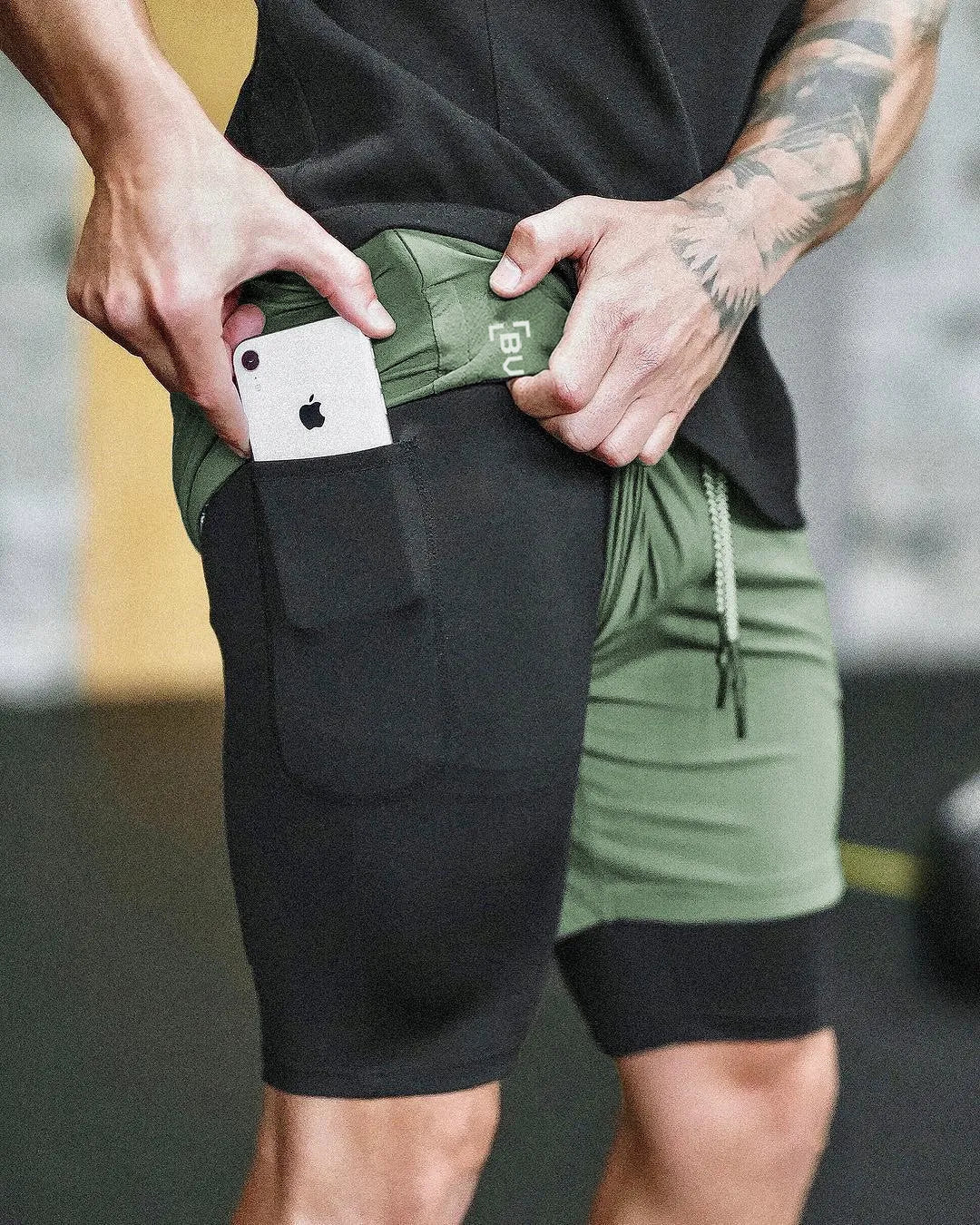 Pocket compression shorts in nylon, moisture-wicking and quick-drying, available in multiple colours and sizes S to 3XL.