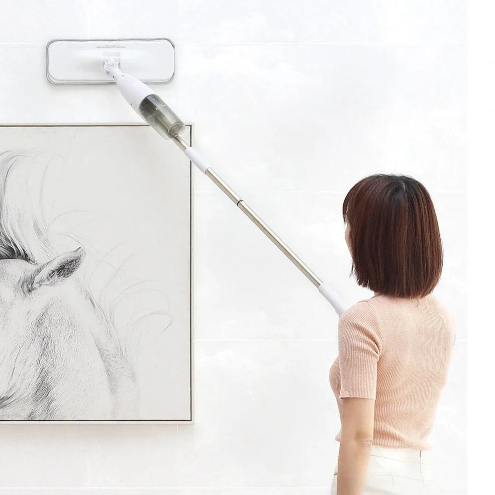 Xiaomi Deerma spray mop with carbon fibre handle and 350ml water reservoir