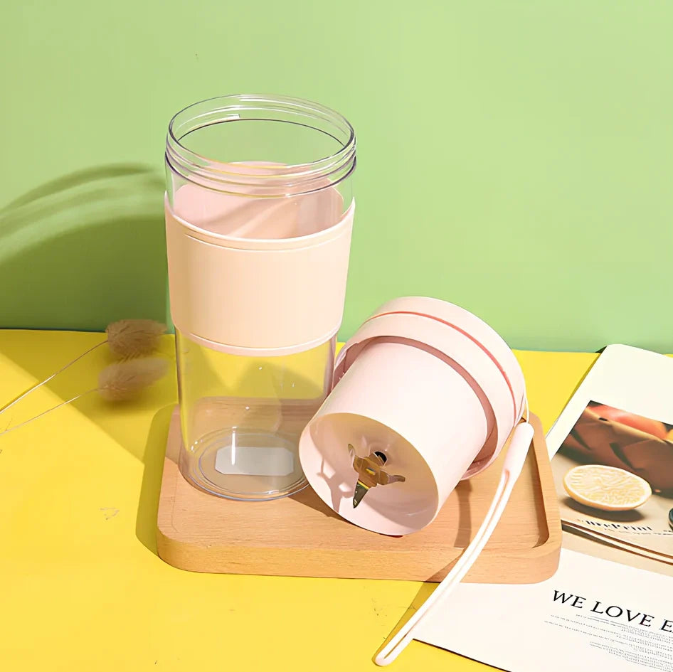 Black portable juicer cup with 304 stainless steel blades, 8cm diameter, magnetic charging port