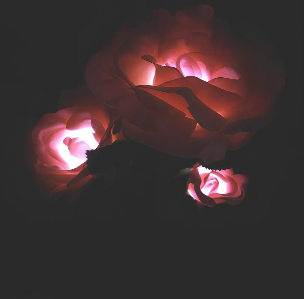 Solar rose garden lamp with white LEDs and crepe petals for pathway lighting