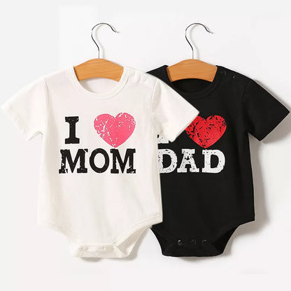 Short sleeve triangle romper for infants in soft 99% cotton with 'Love Mom' and 'Love Daddy' options