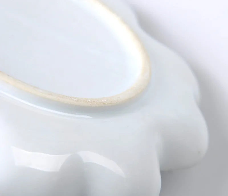 White handmade ceramic plum blossom shaped paint palette for watercolour, acrylic, and oil painting