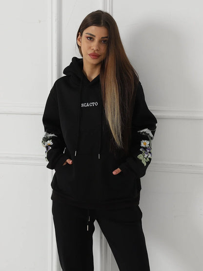 Women's Floral Sweatshirt in Soft, Comfortable Fabric with Relaxed Long Sleeve Design