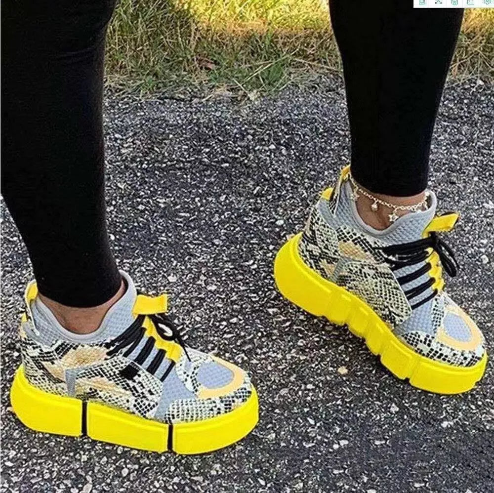 Sports-style flat-bottom lace-up casual shoes in yellow, red, black with rubber sole and mesh lining