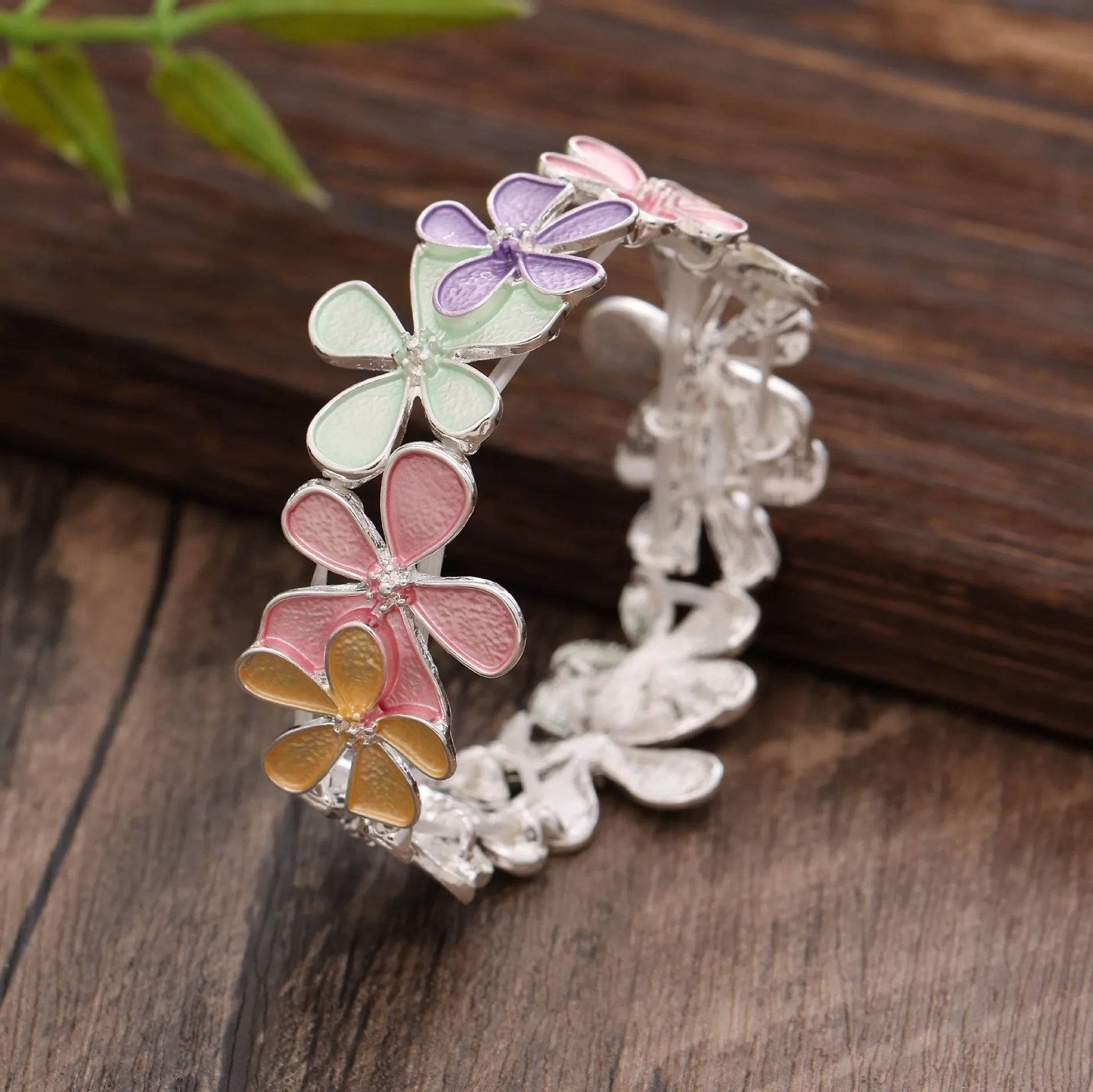 Women's zinc alloy flower elastic bracelet with dripping oil finish in three colour variations
