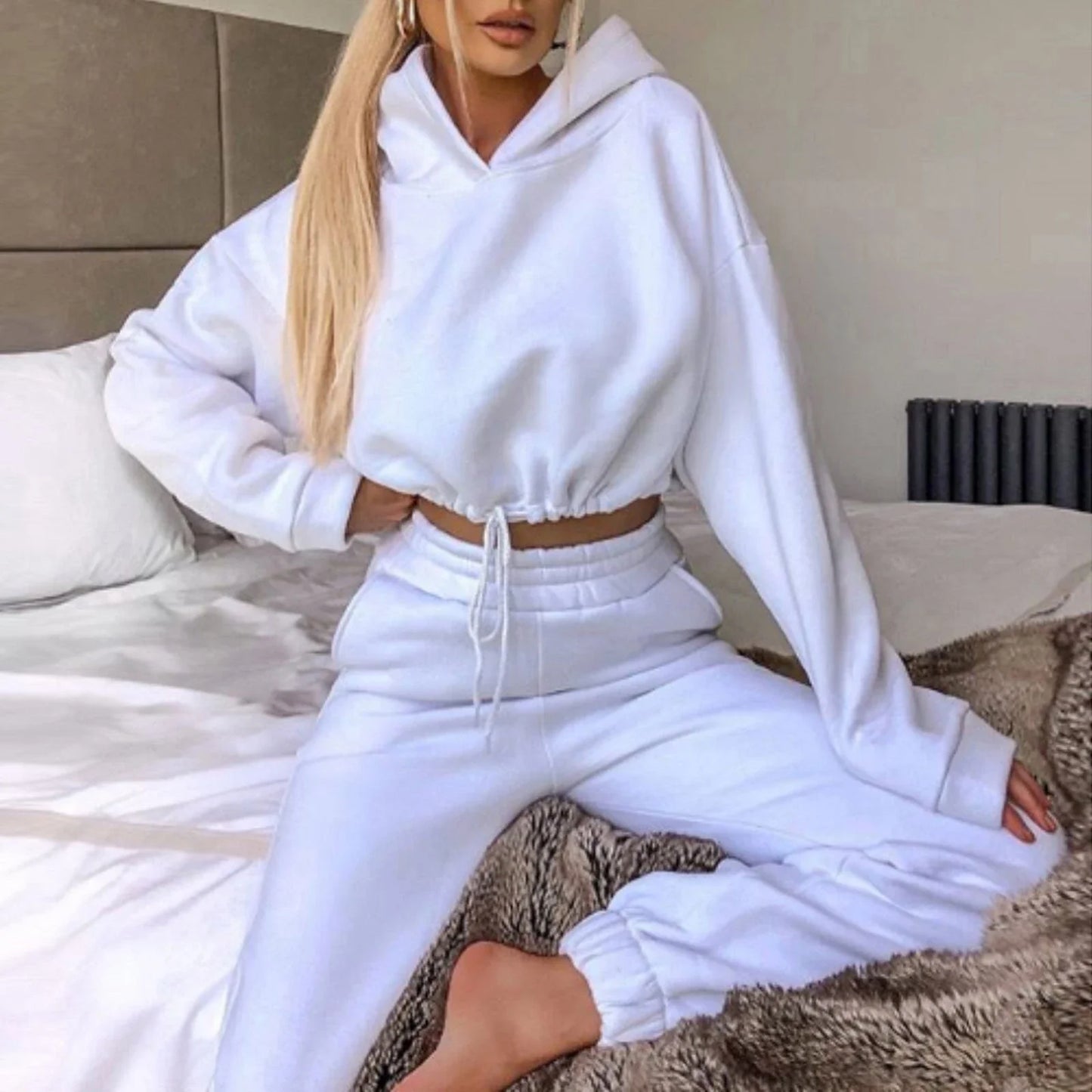 Stylish and comfortable 2-piece tracksuit set for women featuring a hoodie and relaxed-fit pants in a variety of vibrant colors