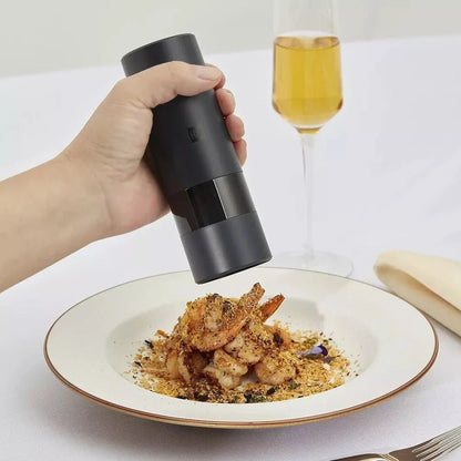 White electric grinder with ceramic mechanism for pepper and salt, 51.5×157mm dimensions