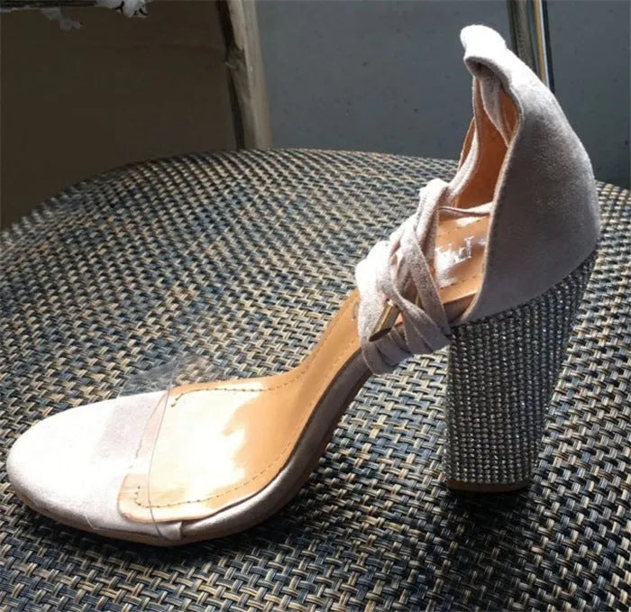 Women's pointed-toe high heels in black or gold colour with plastic construction, European sizes 36-41