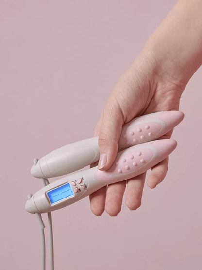 Electronic counting skipping rope with silicone handles for fitness and weight loss