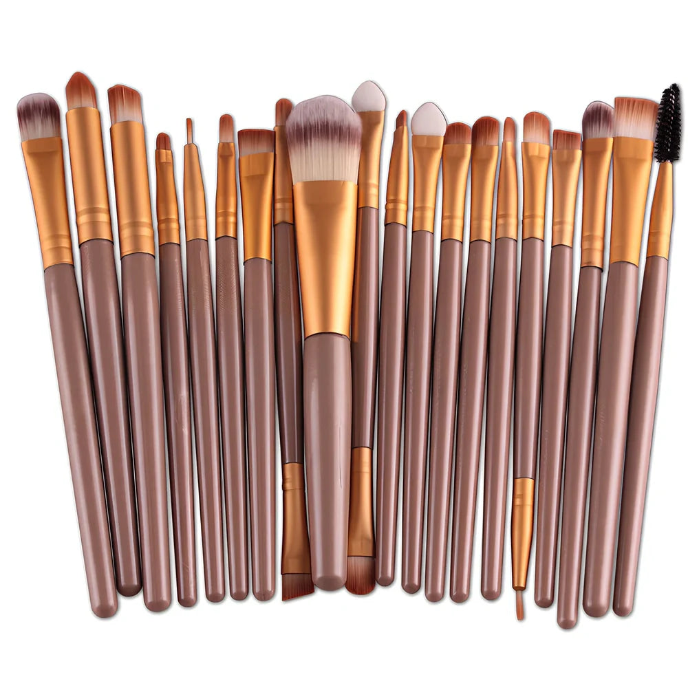 Cosmetic brush kit with 3cm nylon bristles and 14cm plastic handles in multiple colours